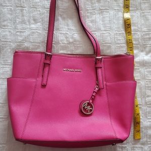 Michael Kors Jet Set Top Zip Tote